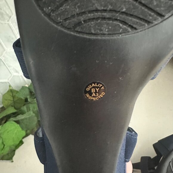 East 5th Womens Navy Sandals With Memory Foam & Kitten Heels - Picture 8 of 8